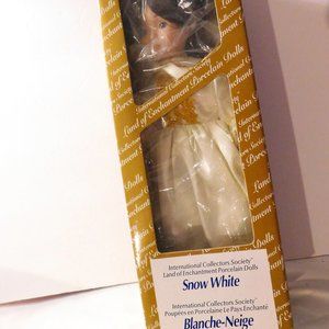 Snow White Land of Enchantment Porcelain Doll International Collectors Society